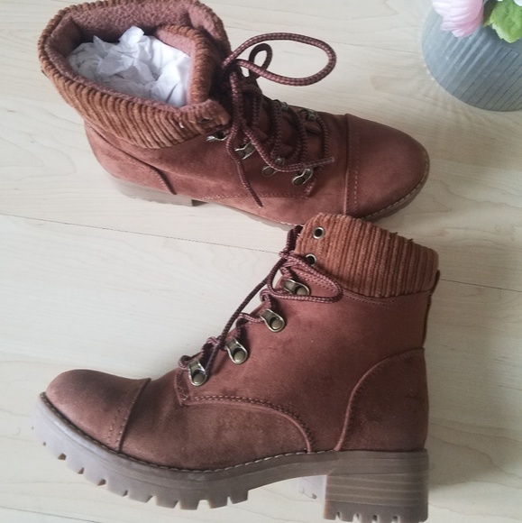 Girls Hiking Boots - Picture 3 of 5